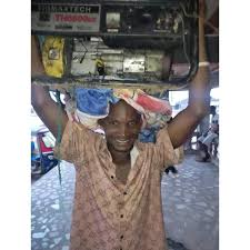 A confused generator mechanic surrounded by people after allegedly selling a customer’s generator without permission.