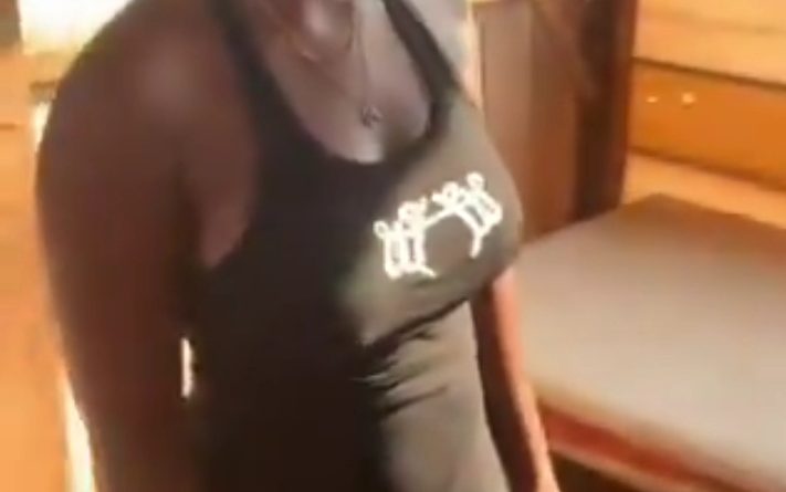 A female suspect surrounded by a crowd after she was allegedly apprehended for stealing ₦19,500 at Egba Road, while a woman is heard saying, "You go twērk," in a viral video.