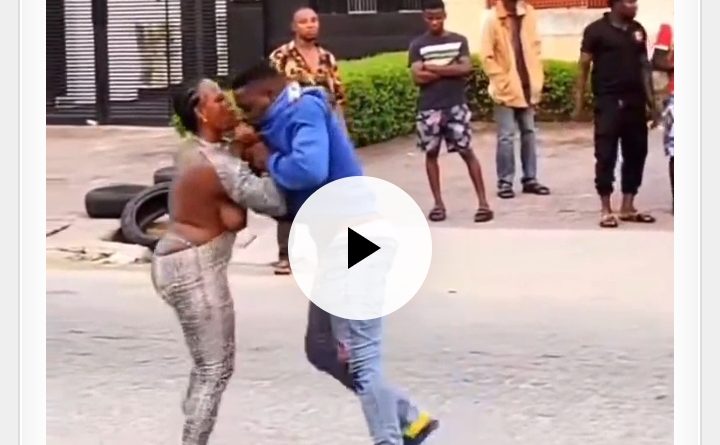 Disturbing video shows an alleged sex worker and her customer involved in a physical fight over a payment dispute after a reported service.